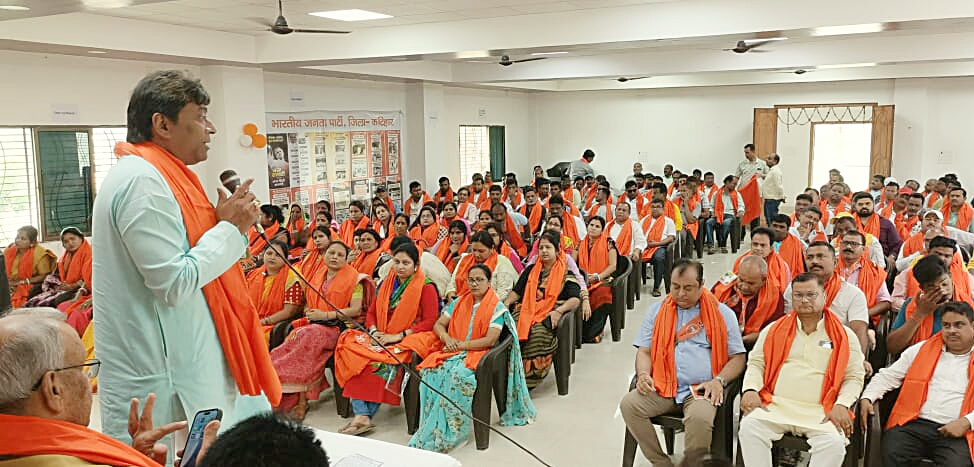 सम्मेलन में भाजपाई सम्मेलन में भाजपाई