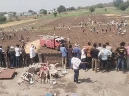 कबाड़ गोदाम में लगी भीषण आग कबाड़ गोदाम में लगी भीषण आग