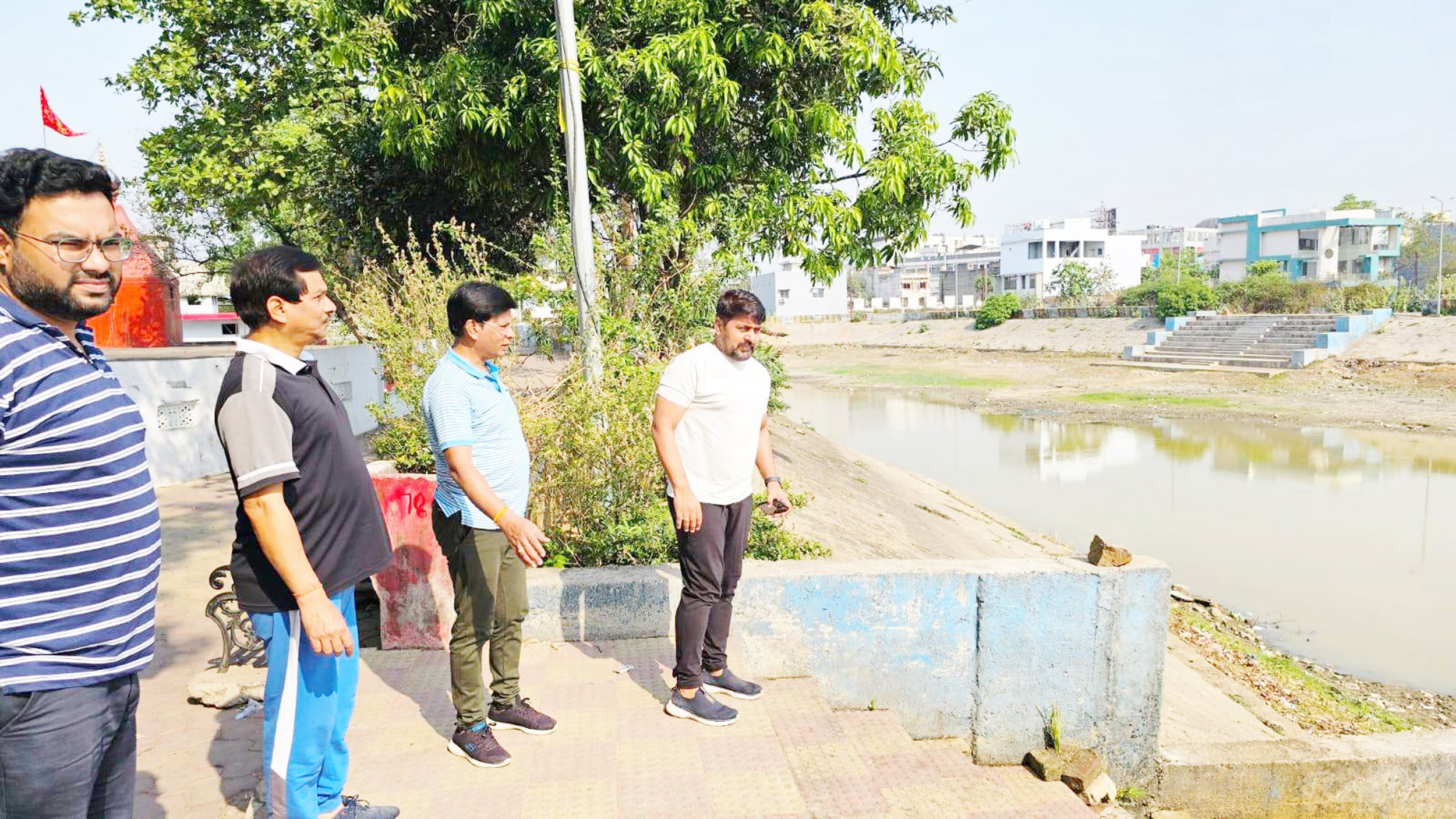 कोरबा : शहर के सरोवरो को तेलीबांधा तालाब की तर्ज पर विकसित करने मुड़ापार तालाब व मानिकपुर पोखरी का निरीक्षण किया आयुक्त ने