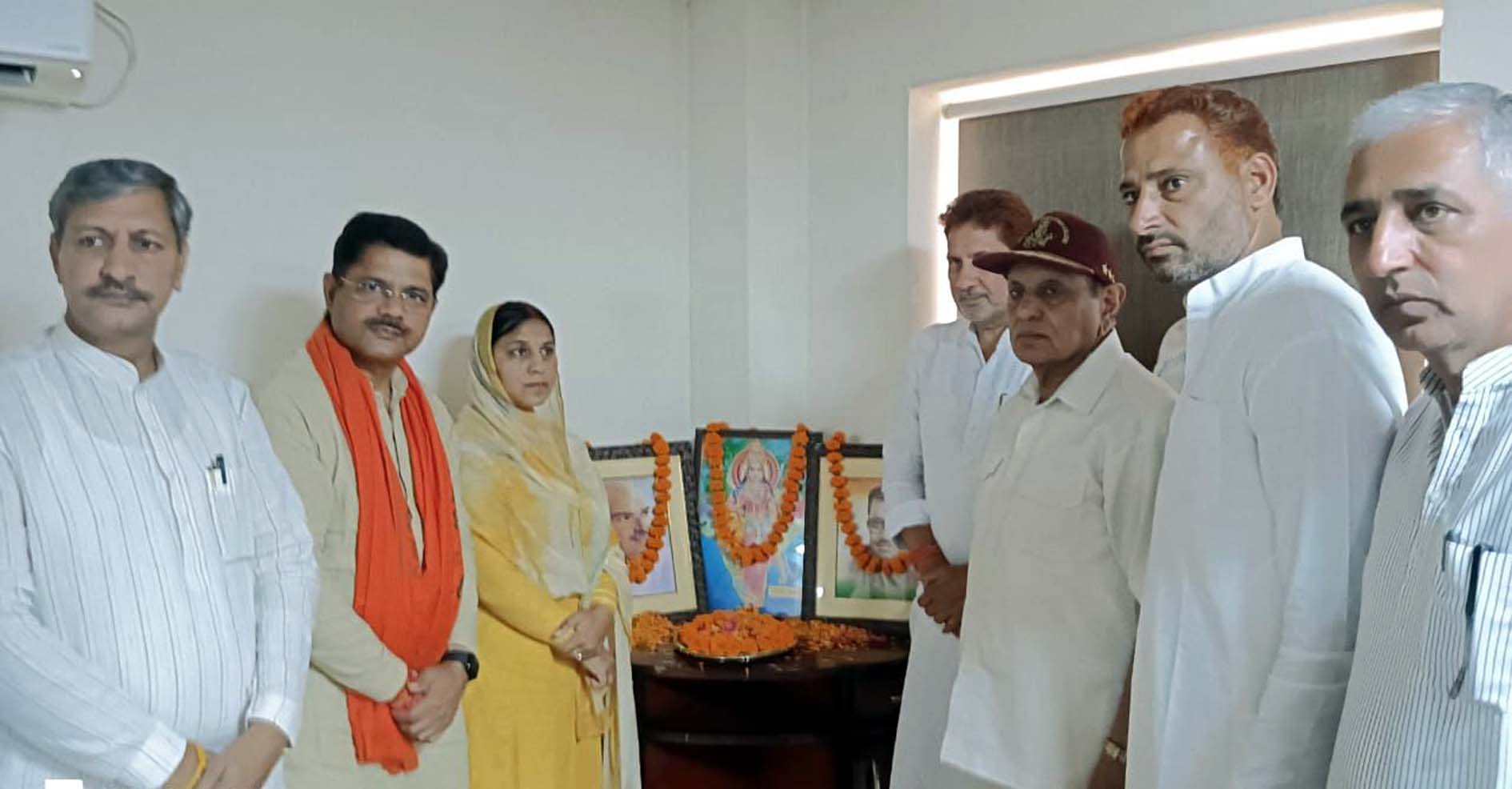 भाजपा कार्यालय में बैठक का शुभारंभ करते सांसद सुभाष बराला अन्य पदाधिकारी। भाजपा कार्यालय में बैठक का शुभारंभ करते सांसद सुभाष बराला अन्य पदाधिकारी।