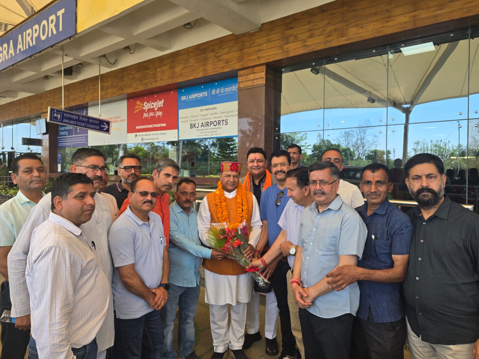 भाजपा प्रदेश अध्यक्ष का स्वागत करते हुए भाजपा नेता व कार्यकर्ता। भाजपा प्रदेश अध्यक्ष का स्वागत करते हुए भाजपा नेता व कार्यकर्ता।