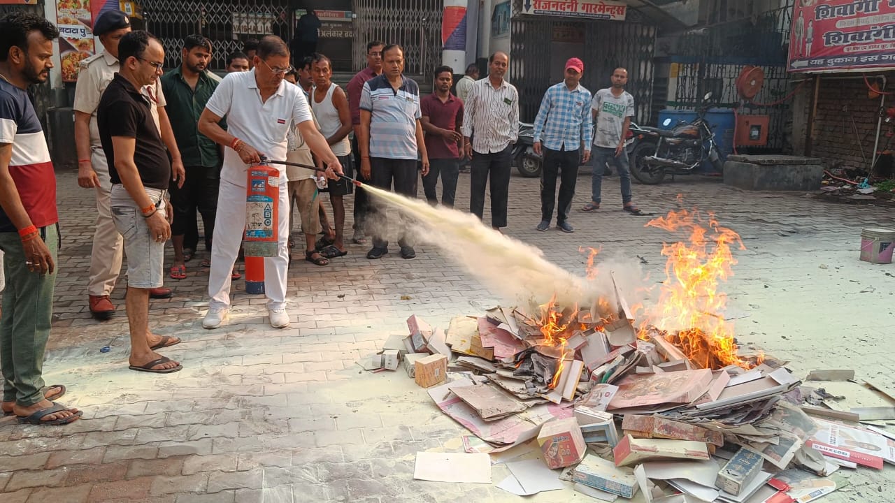 जागरूकता अभियान में शामिल व्यापारी जागरूकता अभियान में शामिल व्यापारी