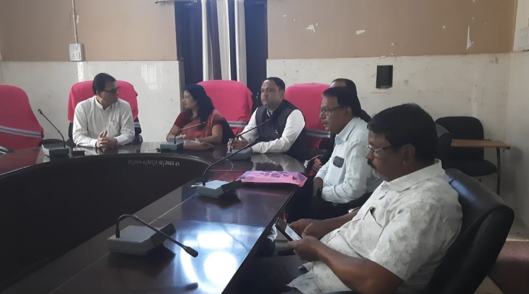 सदर अस्पताल की बैठक में मौजूद लोगों की फाेटो सदर अस्पताल की बैठक में मौजूद लोगों की फाेटो