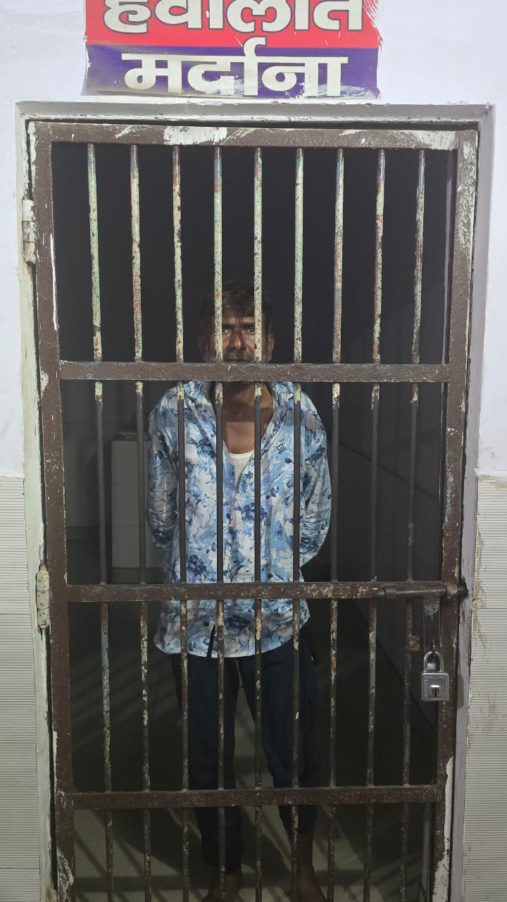आरोपी पुलिस हिरासत में आरोपी पुलिस हिरासत में