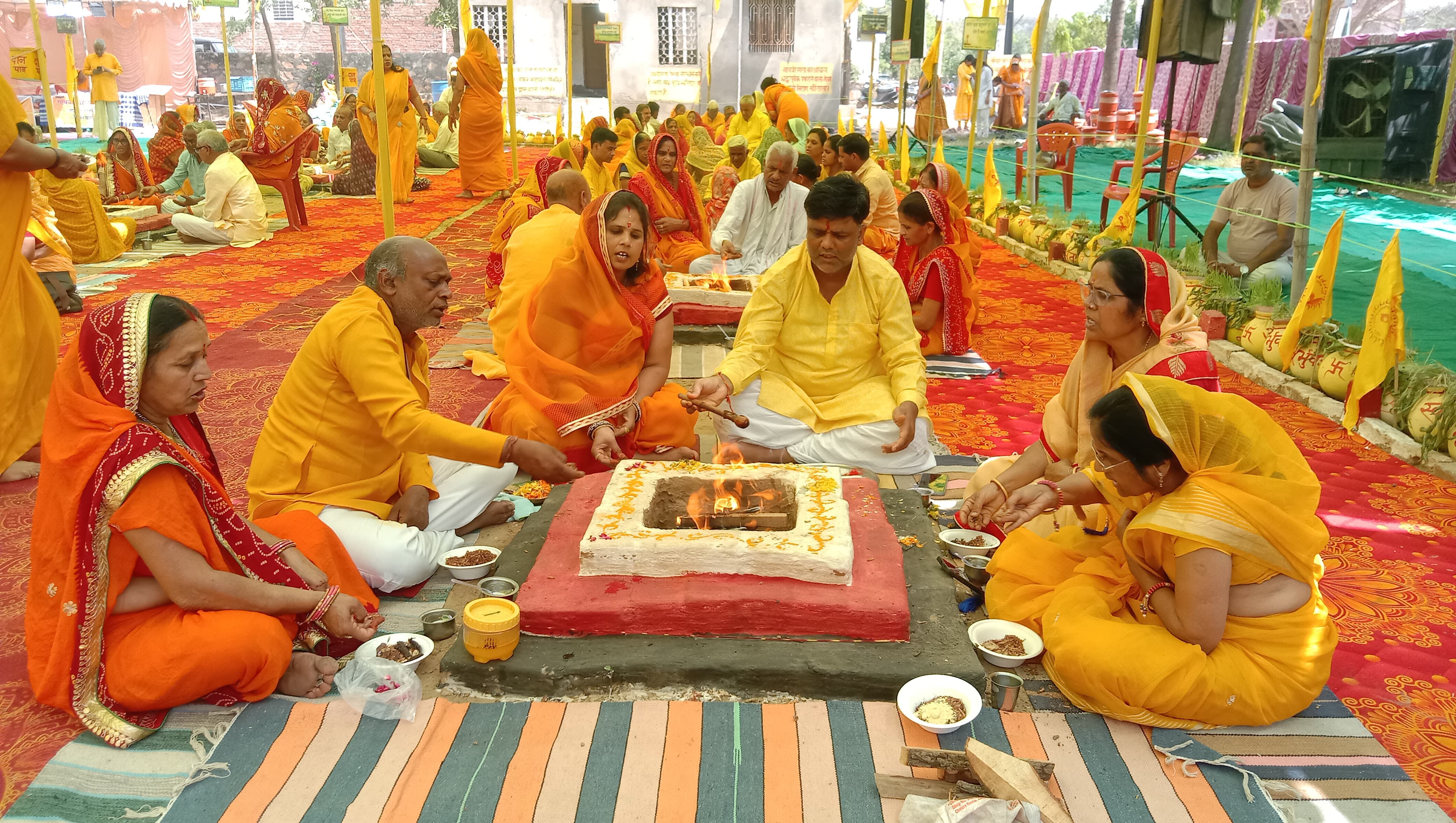 24 कुंडीय गायत्री महायज्ञ शुरू:महामारियों से बचने का यज्ञ एक सामूहिक उपाय है यज्ञ 24 कुंडीय गायत्री महायज्ञ शुरू:महामारियों से बचने का यज्ञ एक सामूहिक उपाय है यज्ञ