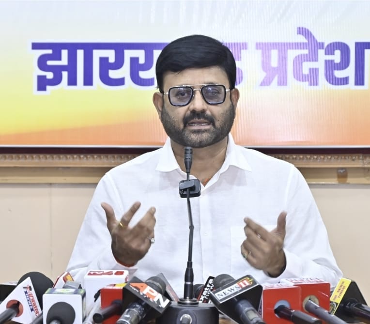 प्रेस कॉन्फ्रेंस की तस्वीर प्रेस कॉन्फ्रेंस की तस्वीर