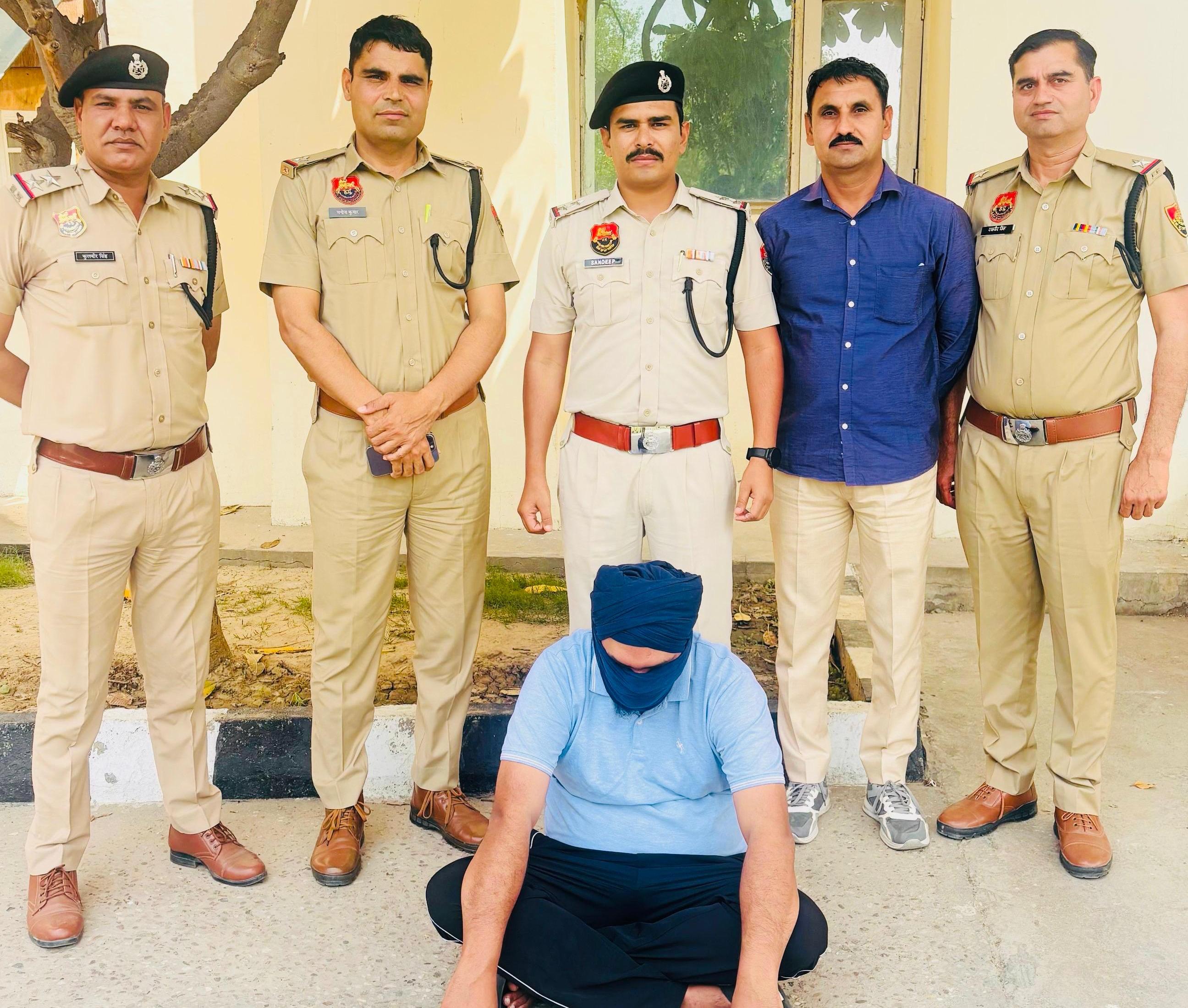 विदेश भेजने के नाम पर लाखों रुपए ठगी मामले में आरोपी पुलिस की गिरफ्त में। विदेश भेजने के नाम पर लाखों रुपए ठगी मामले में आरोपी पुलिस की गिरफ्त में।