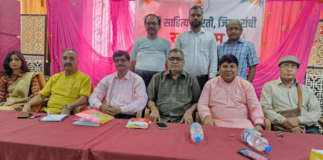 साहित्य भारती की बैठक में मौजूद सदस्यों की फोटो साहित्य भारती की बैठक में मौजूद सदस्यों की फोटो
