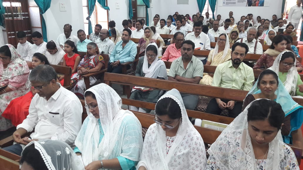 गुड फ्राई-डे पर परसुंदरगंज चर्च में आयोजित कार्यक्रम में उपस्थित समाजजन। गुड फ्राई-डे पर परसुंदरगंज चर्च में आयोजित कार्यक्रम में उपस्थित समाजजन।