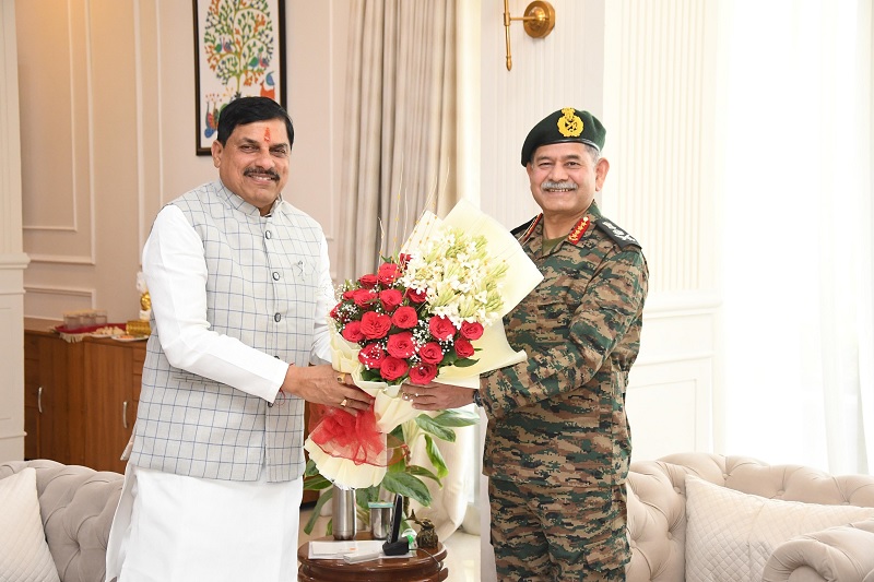 मुख्यमंत्री डॉ. मोहन यादव से मिले थल सेना प्रमुख जनरल उपेंद्र द्विवेदी मुख्यमंत्री डॉ. मोहन यादव से मिले थल सेना प्रमुख जनरल उपेंद्र द्विवेदी