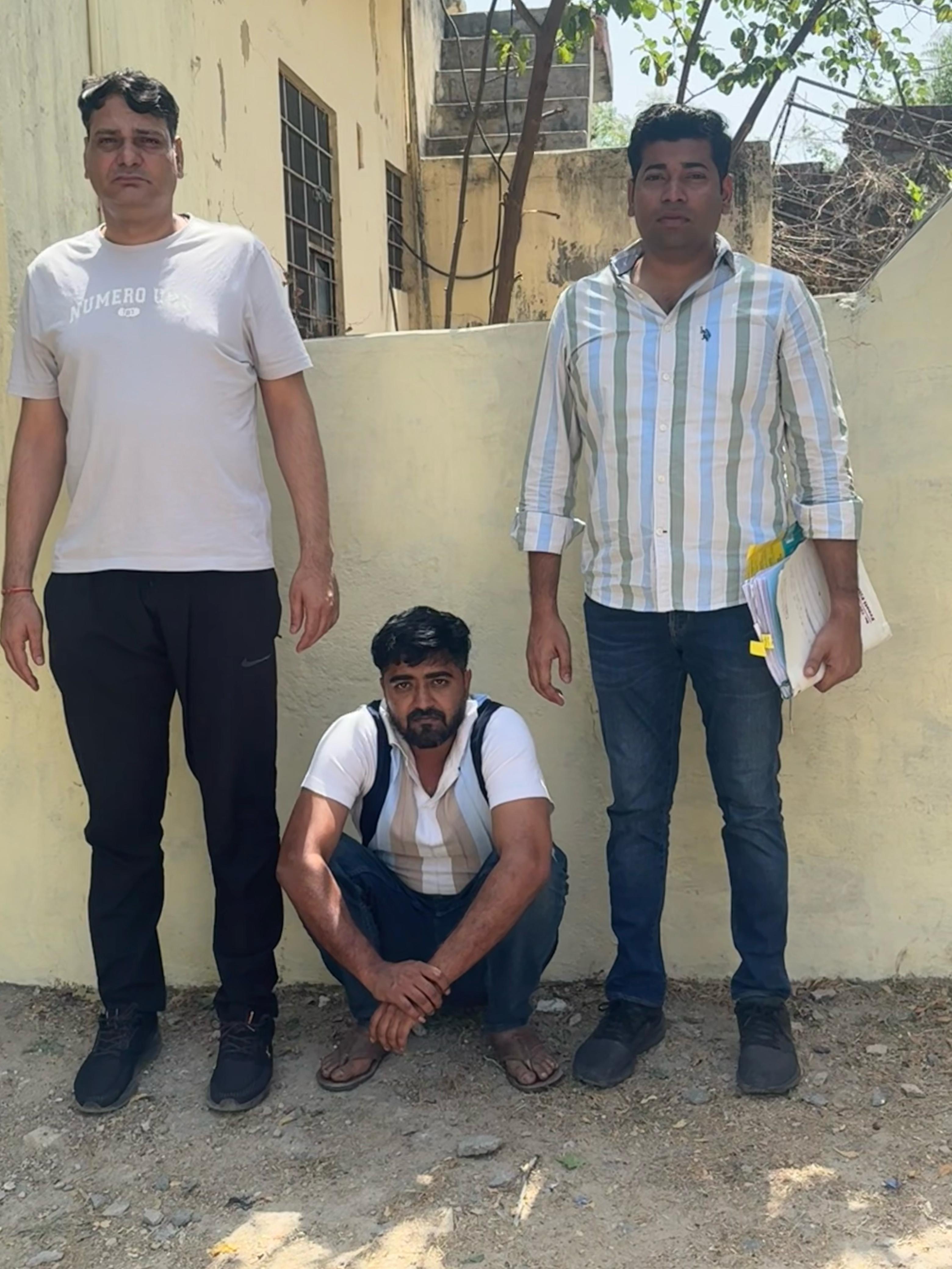 गिरफ्तार किया गया आरोपित गिरफ्तार किया गया आरोपित
