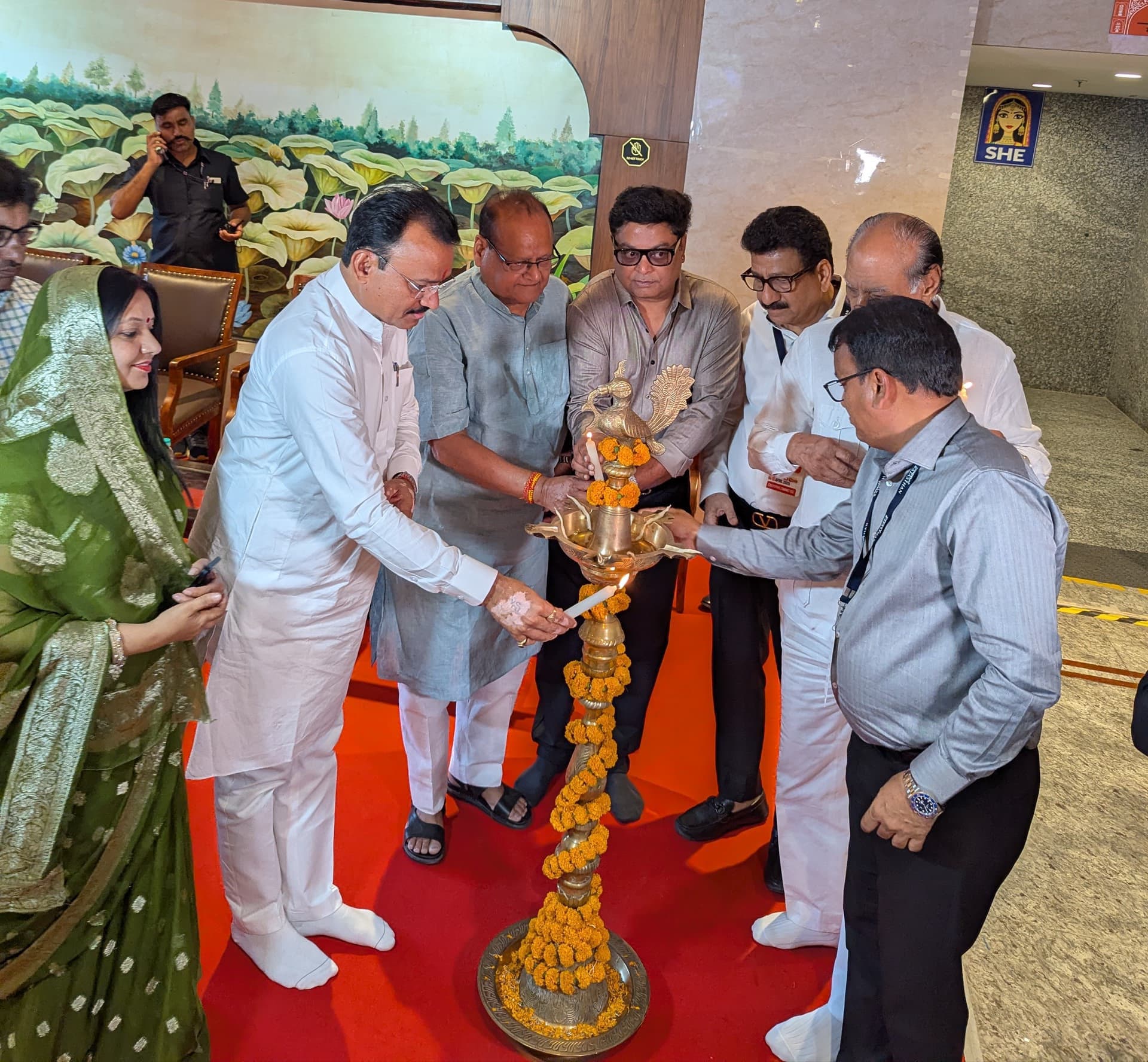 क्रेडाई रियल एस्टेट एक्सपो:उपमुख्यमंत्री डॉ. प्रेमचंद बैरवा ने किया शुभारंभ क्रेडाई रियल एस्टेट एक्सपो:उपमुख्यमंत्री डॉ. प्रेमचंद बैरवा ने किया शुभारंभ