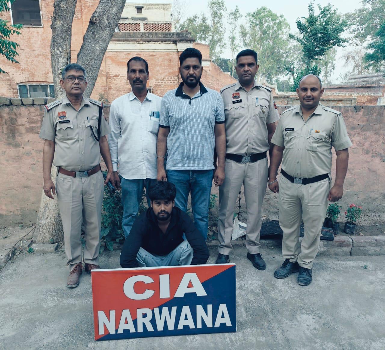 पुलिस गिरफ्त में आरोपित। पुलिस गिरफ्त में आरोपित।