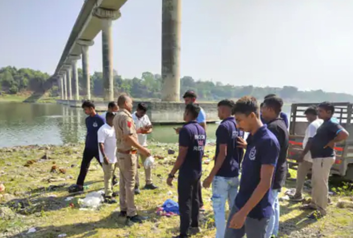 माैके पर रेसक्यू टीम् माैके पर रेसक्यू टीम्