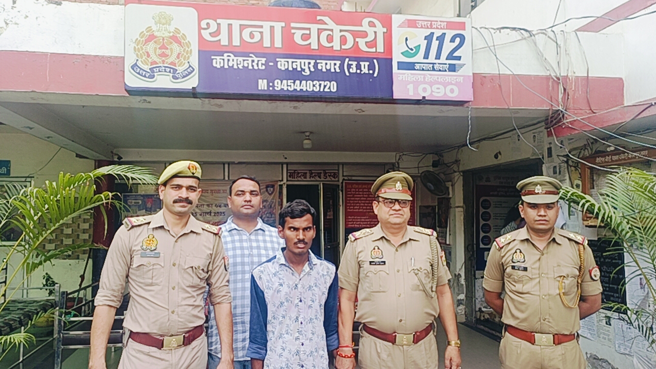 पुलिस की गिरफ्त में फोन पर धमकी देने वाला आरोपित मोहित सिंह पुलिस की गिरफ्त में फोन पर धमकी देने वाला आरोपित मोहित सिंह