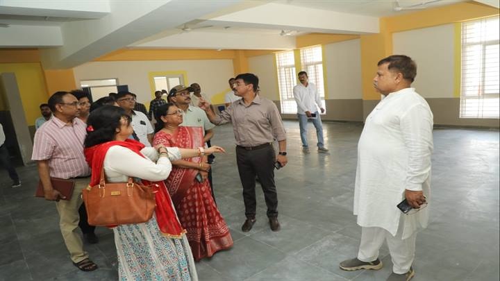 ऊर्जा मंत्री तोमर ने सीएम राईज स्कूल का किया निरीक्षण ऊर्जा मंत्री तोमर ने सीएम राईज स्कूल का किया निरीक्षण