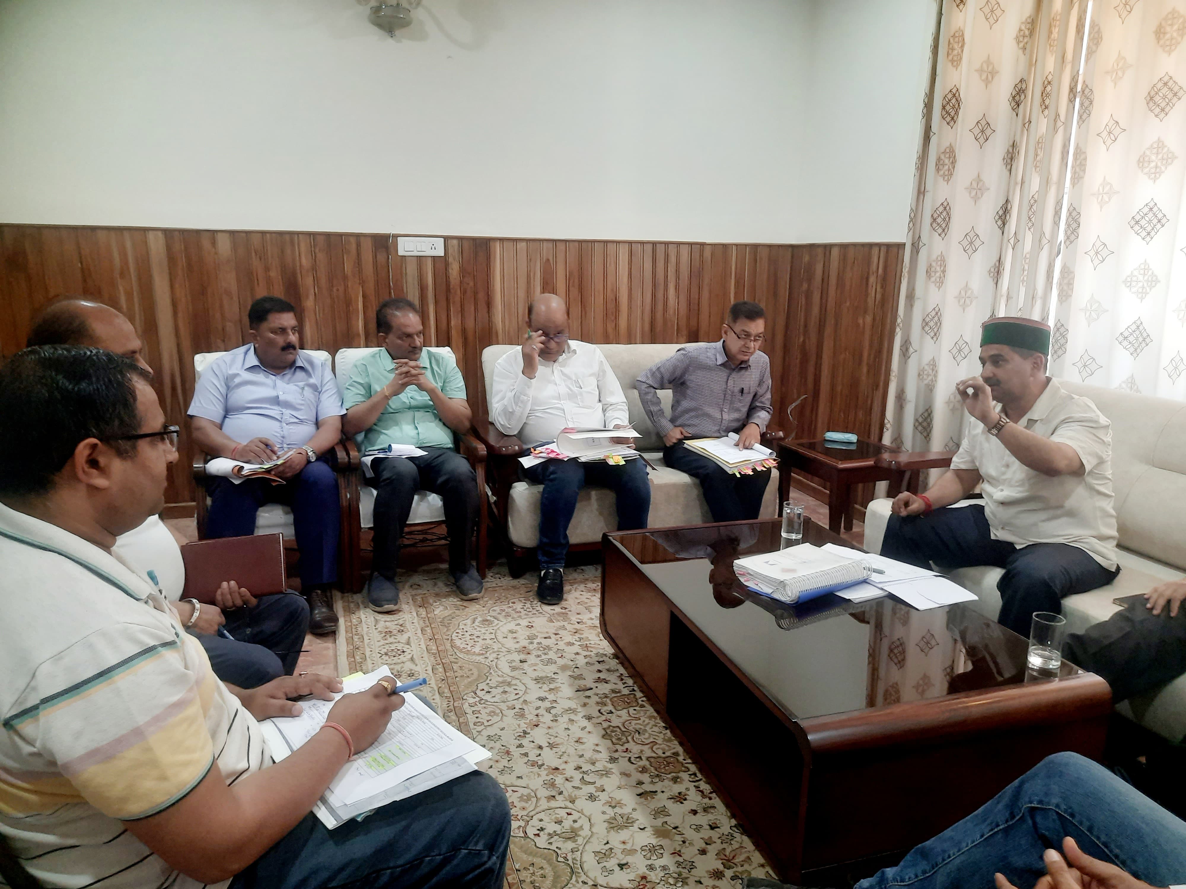 बैठक की अध्यक्षता करते हुए उपमुख्य सचेतक। बैठक की अध्यक्षता करते हुए उपमुख्य सचेतक।