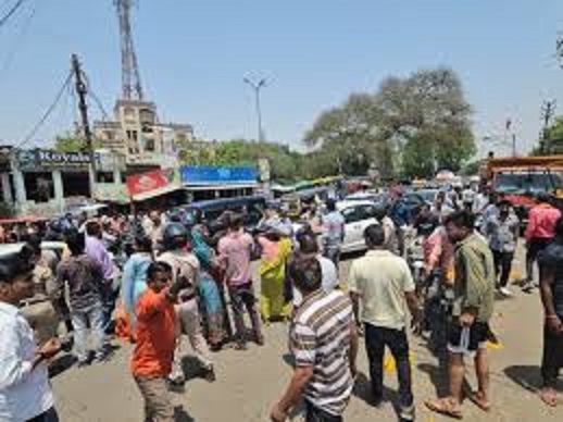 अतिक्रमण हटाने गई टीम का विरोध अतिक्रमण हटाने गई टीम का विरोध