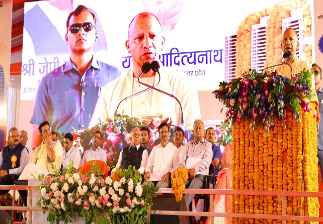 गाेरखपुर में योगी गाेरखपुर में योगी