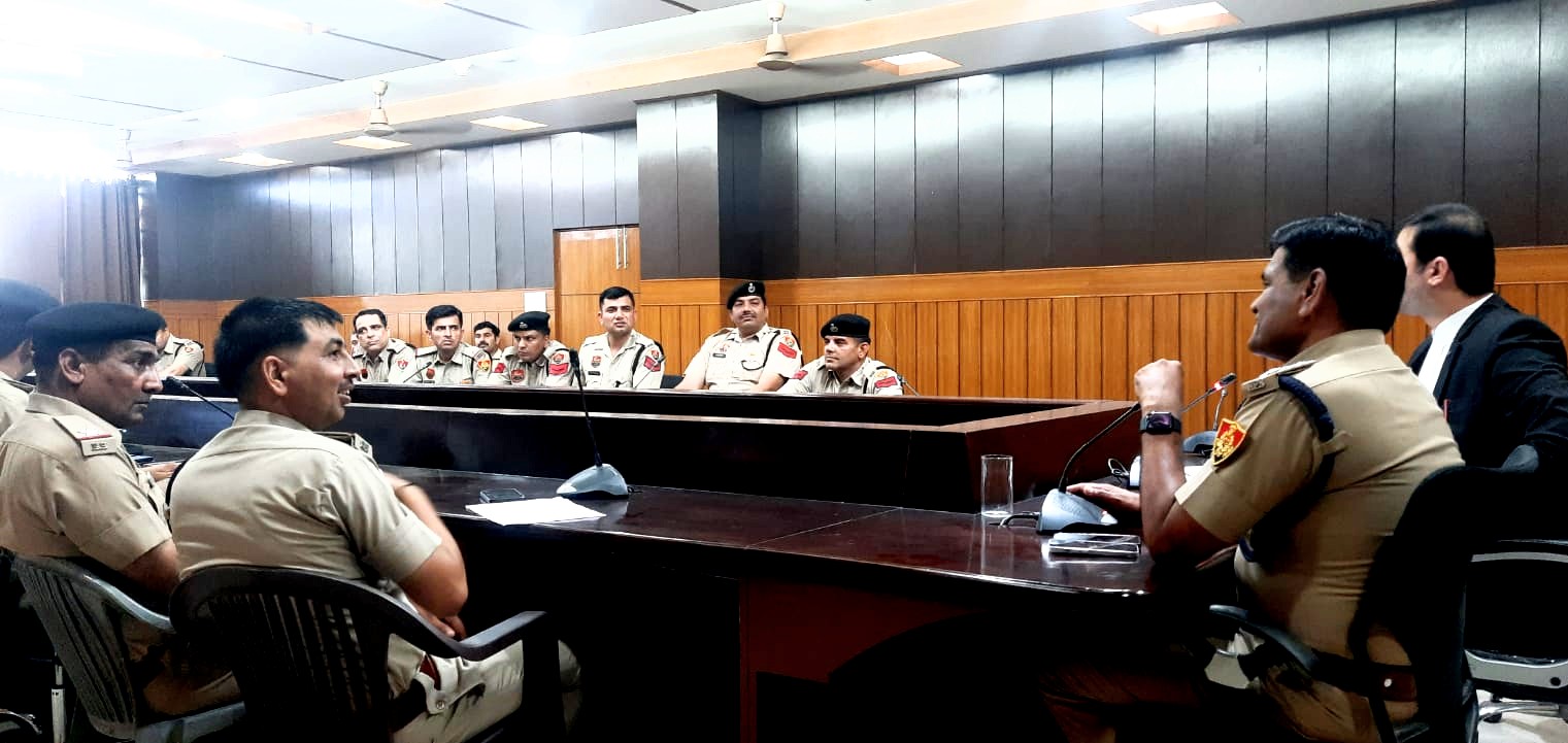 पानीपत पुलिस विभाग के सभागार में एक दिवसीय कार्याशाला में भाग लेते अनुसंधानकर्ता पानीपत पुलिस विभाग के सभागार में एक दिवसीय कार्याशाला में भाग लेते अनुसंधानकर्ता