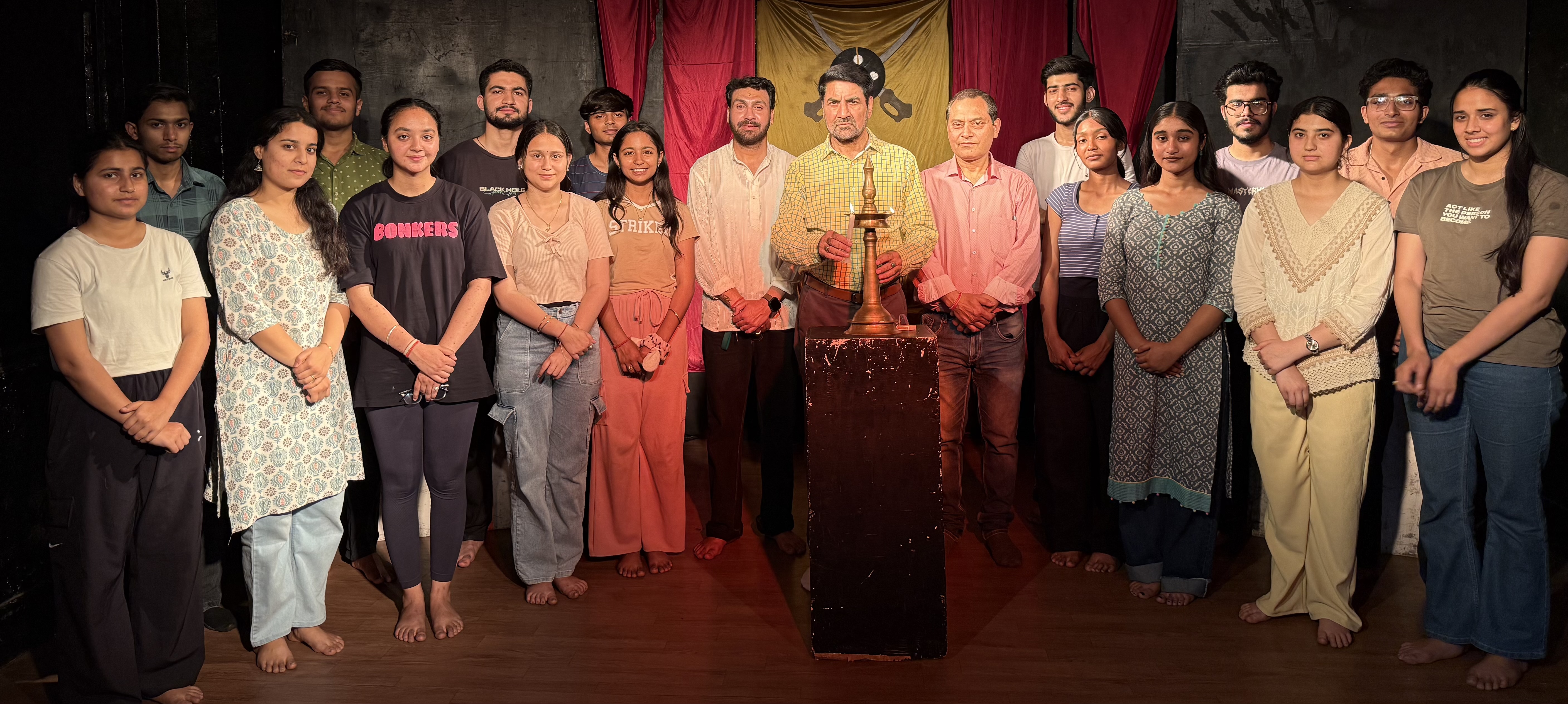 नटरंग स्टूडियो थिएटर में नृत्य कार्यशाला का उद्घाटन किया नटरंग स्टूडियो थिएटर में नृत्य कार्यशाला का उद्घाटन किया