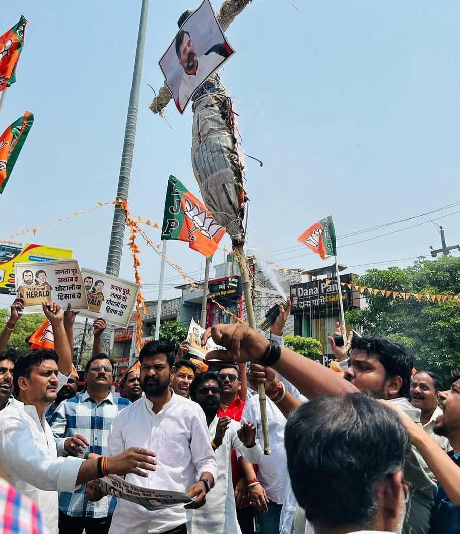 राहुल गाँधी का पुतला राहुल गाँधी का पुतला