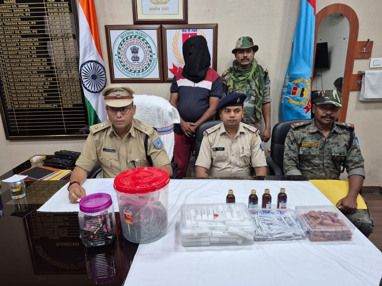 जानकारी देते एसपी जानकारी देते एसपी