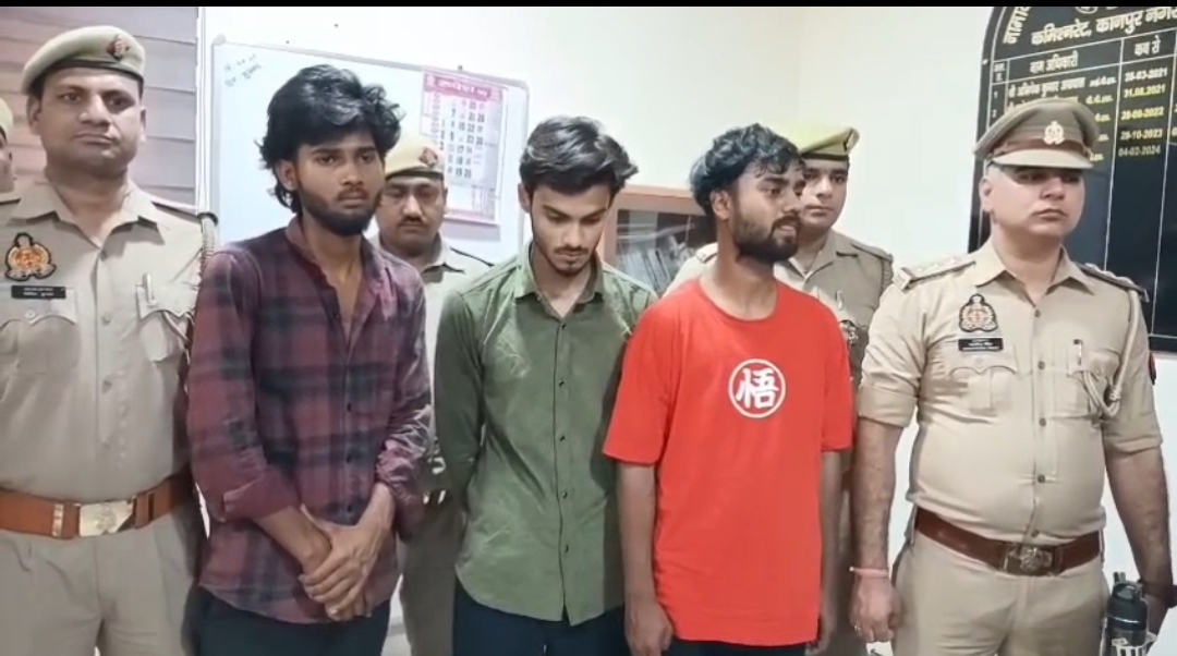 पुलिस की गिरफ्त में आरोपित लूटेरे पुलिस की गिरफ्त में आरोपित लूटेरे