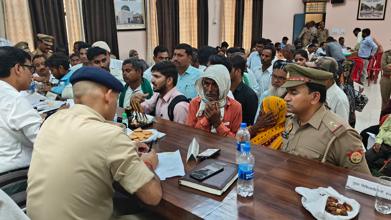 अविवादित वरासत के प्रकरण को प्राथमिकता पर निस्तारित किया जायेंः-मंगला प्रसाद सिंह गाँव में विवाद होने की स्थिति में पुलिस टीम तत्काल मौके पर जाये:-नीरज कुमार जादौन अविवादित वरासत के प्रकरण को प्राथमिकता पर निस्तारित किया जायेंः-मंगला प्रसाद सिंह गाँव में विवाद होने की स्थिति में पुलिस टीम तत्काल मौके पर जाये:-नीरज कुमार जादौन