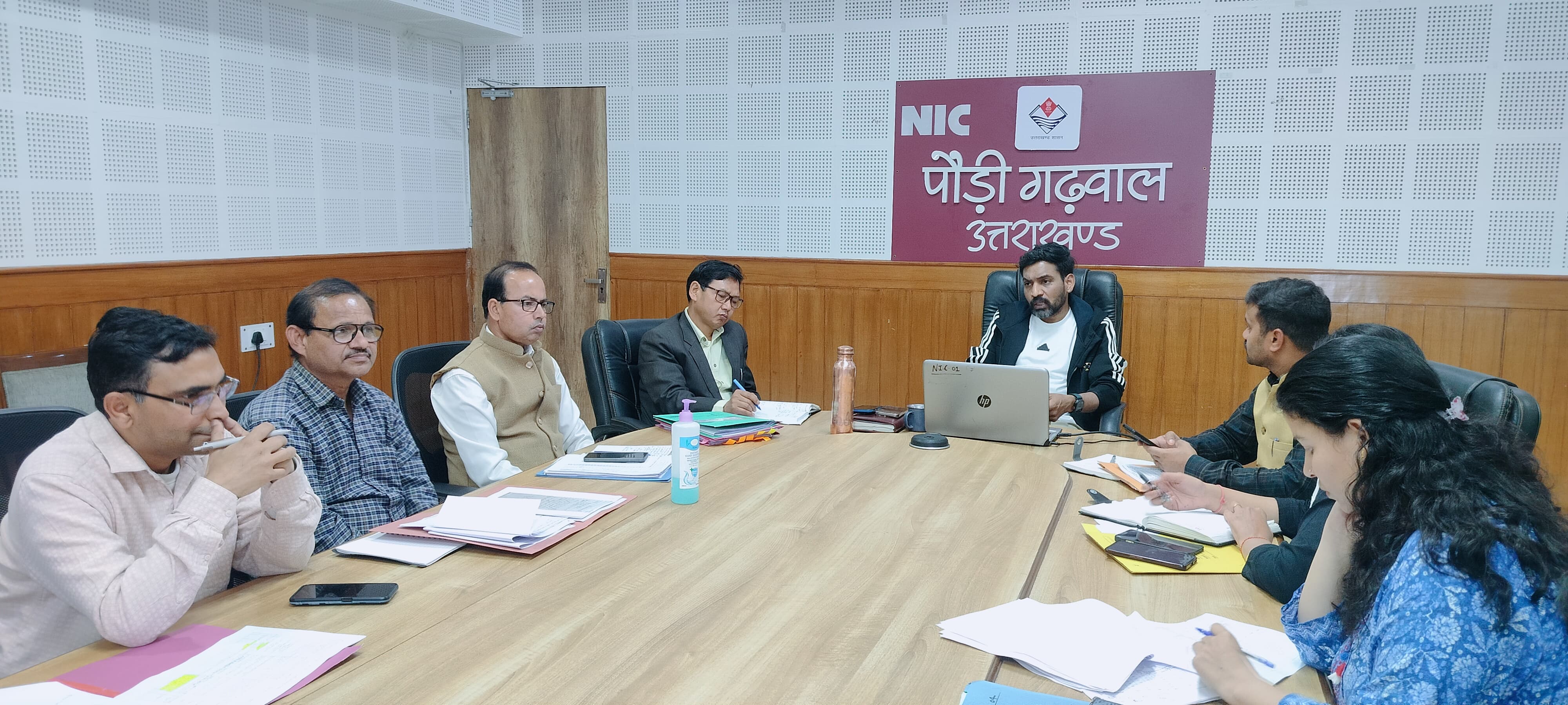 कंट्रोल रूम में दर्ज पेयजल शिकायतों तत्काल निस्तारण करेंः डीएम कंट्रोल रूम में दर्ज पेयजल शिकायतों तत्काल निस्तारण करेंः डीएम