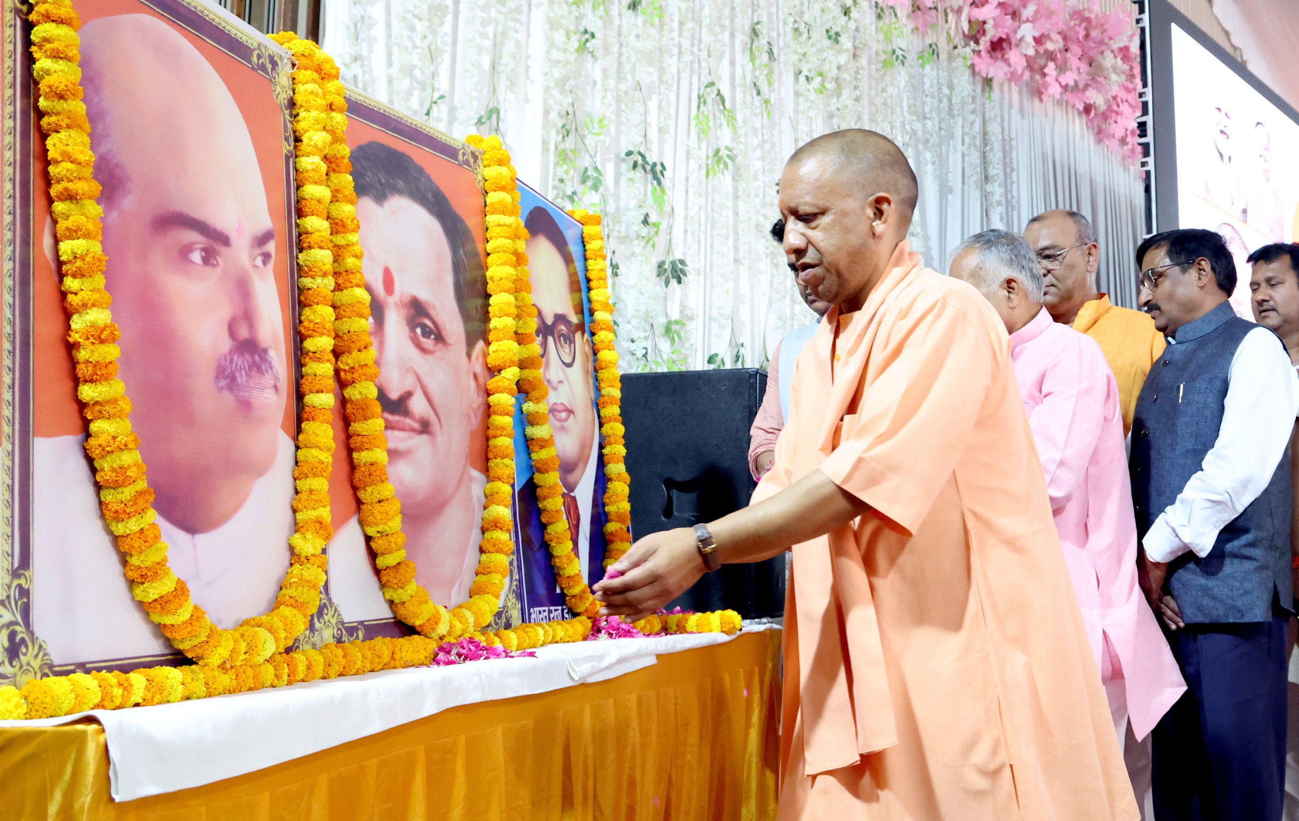 बाबा साहब डॉ. भीम राव अंबेडकर सम्मान अभियान के अंतर्गत विचार गोष्ठी में शामिल हुए मुख्यमंत्री* बाबा साहब डॉ. भीम राव अंबेडकर सम्मान अभियान के अंतर्गत विचार गोष्ठी में शामिल हुए मुख्यमंत्री*