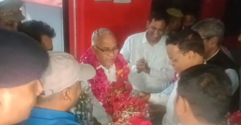 न्यायमूर्ति का स्वागत करते न्यायिक अधिकारी