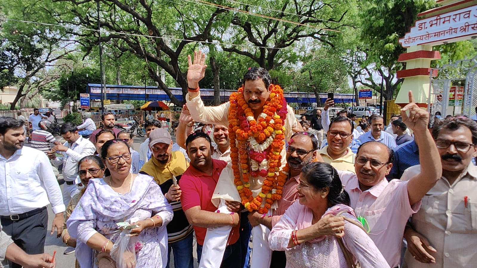 उप्र फार्मेसी काउंसलिंग के पुनः चेयरमैन बने संदीप बडोला का मुरादाबाद पहुंचने पर होता स्वागत अभिनंदन उप्र फार्मेसी काउंसलिंग के पुनः चेयरमैन बने संदीप बडोला का मुरादाबाद पहुंचने पर होता स्वागत अभिनंदन