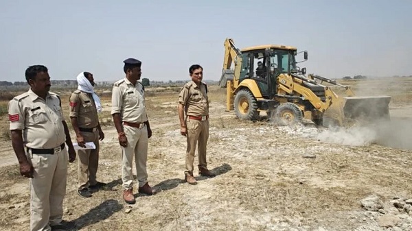 शहडोल: अवैध कोयला खदानों पर चली प्रशासन की जेसीबी, तीन के खिलाफ मामला दर्ज शहडोल: अवैध कोयला खदानों पर चली प्रशासन की जेसीबी, तीन के खिलाफ मामला दर्ज