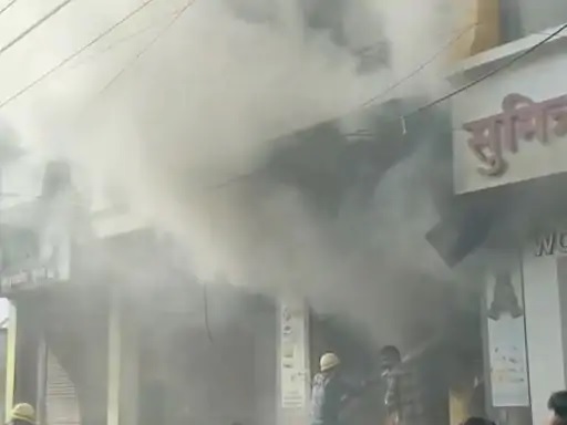 बेकरी में लगी आग बेकरी में लगी आग
