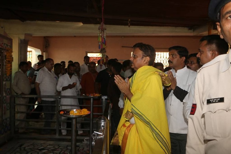 उप मुख्यमंत्री राजेन्द्र शुक्ल ने दतिया में माँ पीताम्बरा के किए दर्शन उप मुख्यमंत्री राजेन्द्र शुक्ल ने दतिया में माँ पीताम्बरा के किए दर्शन