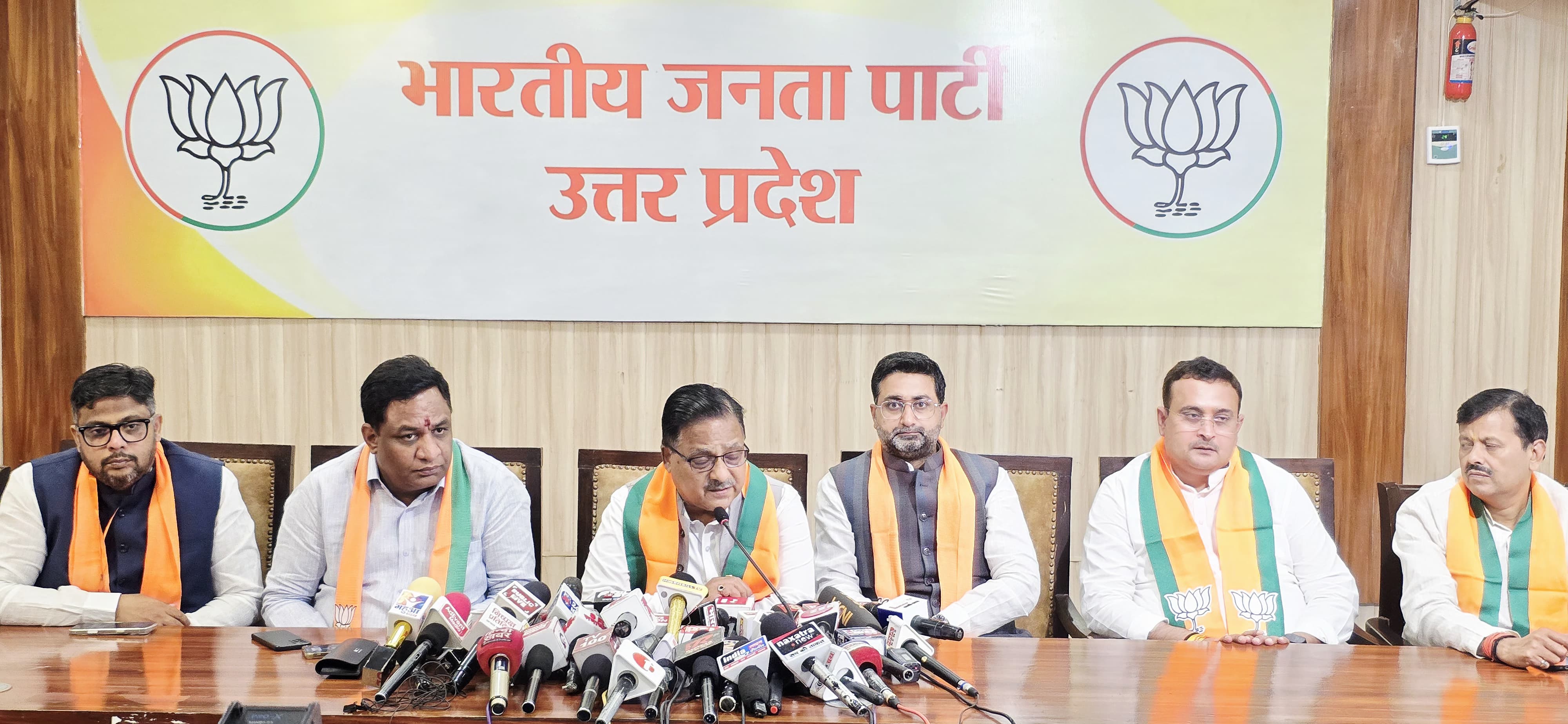 भाजपा प्रदेश कार्यालय में आयोजित प्रेस वार्ता को संबोधित करते राधा मोहन दास अग्रवाल भाजपा प्रदेश कार्यालय में आयोजित प्रेस वार्ता को संबोधित करते राधा मोहन दास अग्रवाल