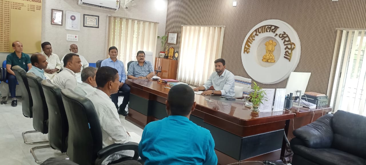 अररिया फोटो:डीएम अधिकारियों के साथ बैठक अररिया फोटो:डीएम अधिकारियों के साथ बैठक