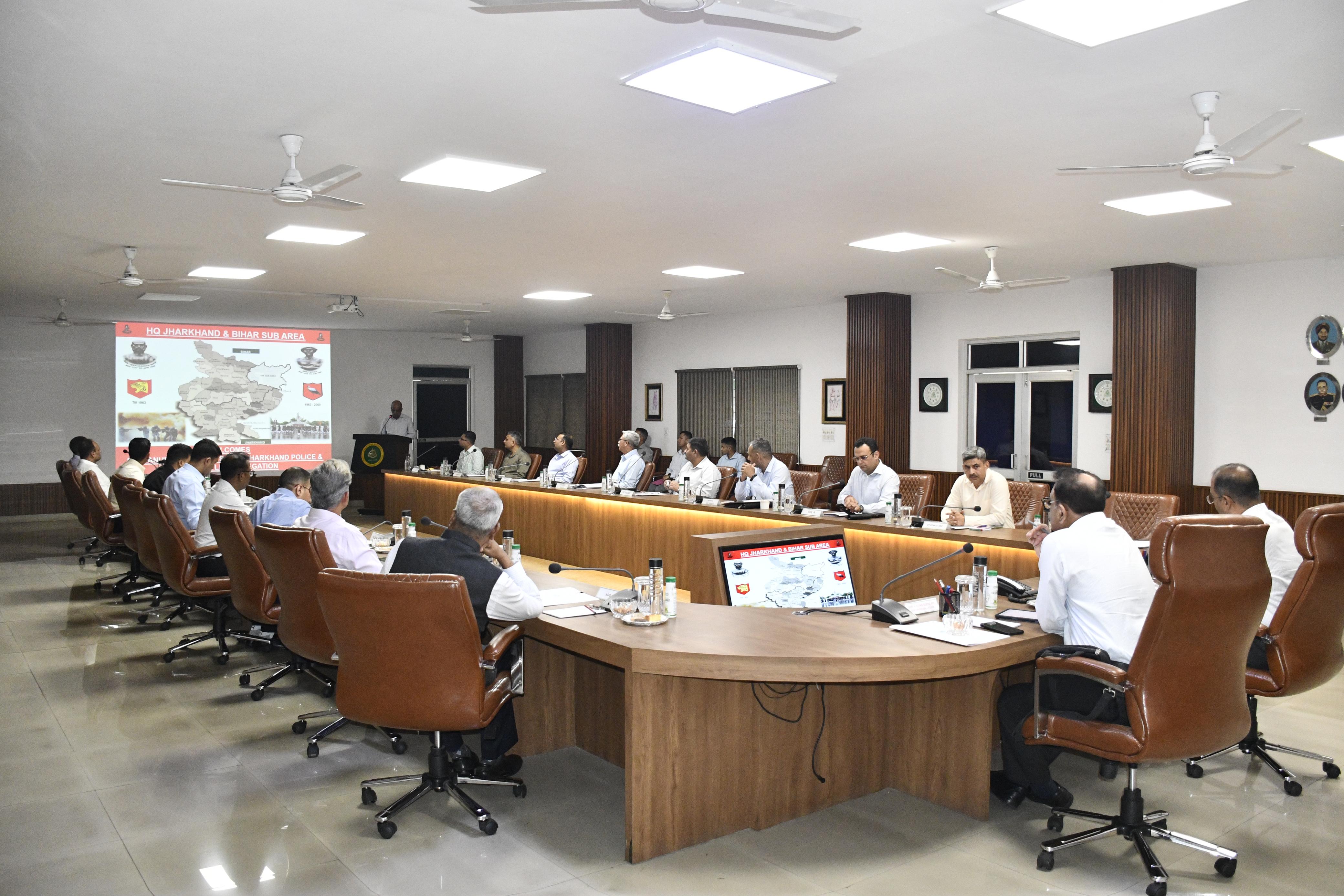 कार्यक्रम में शामिल अधिकारी