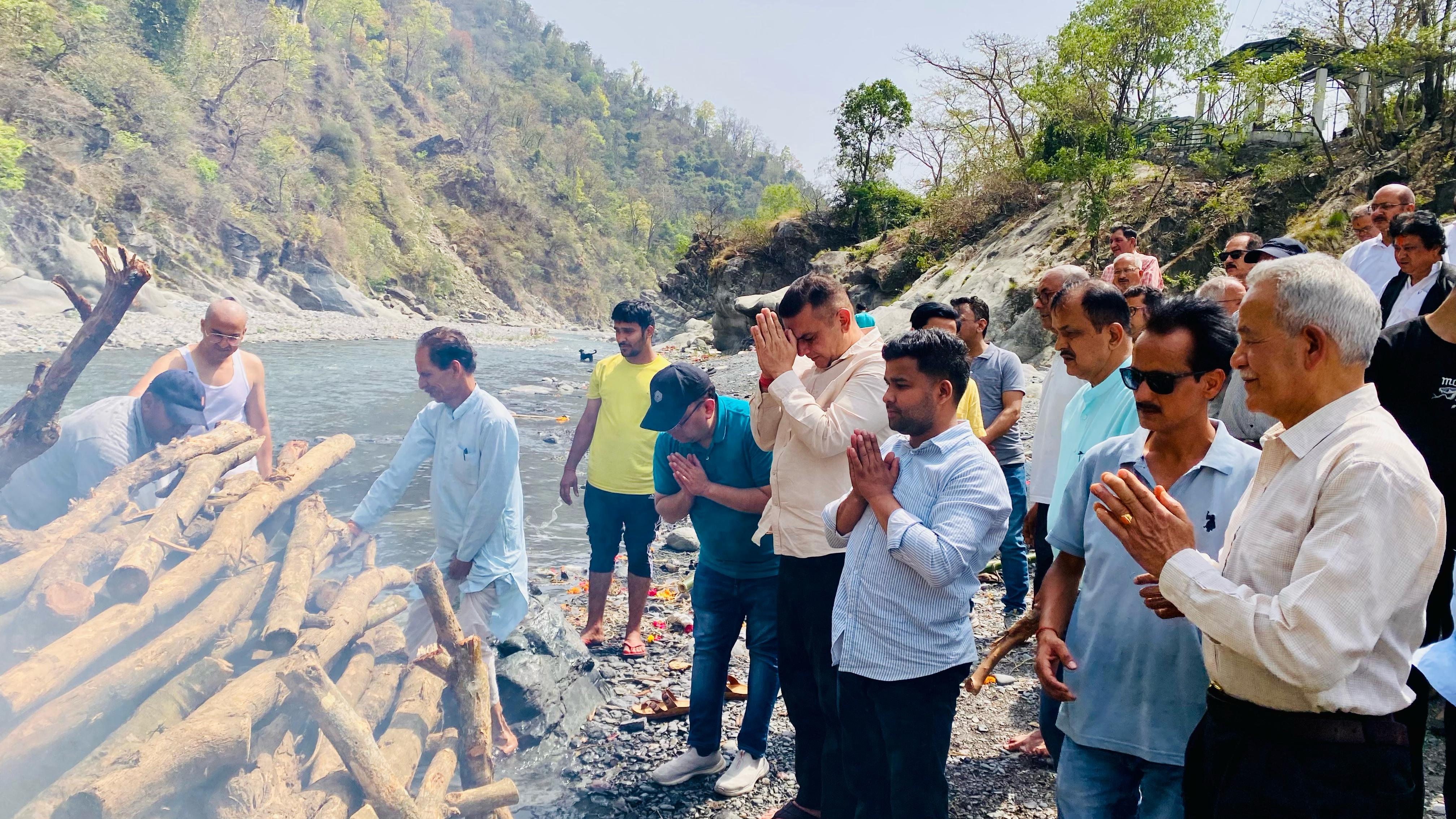 वरिष्ठ समाजसेवी भूपाल सिंह भाकुनी को दी अंतिम विदाई