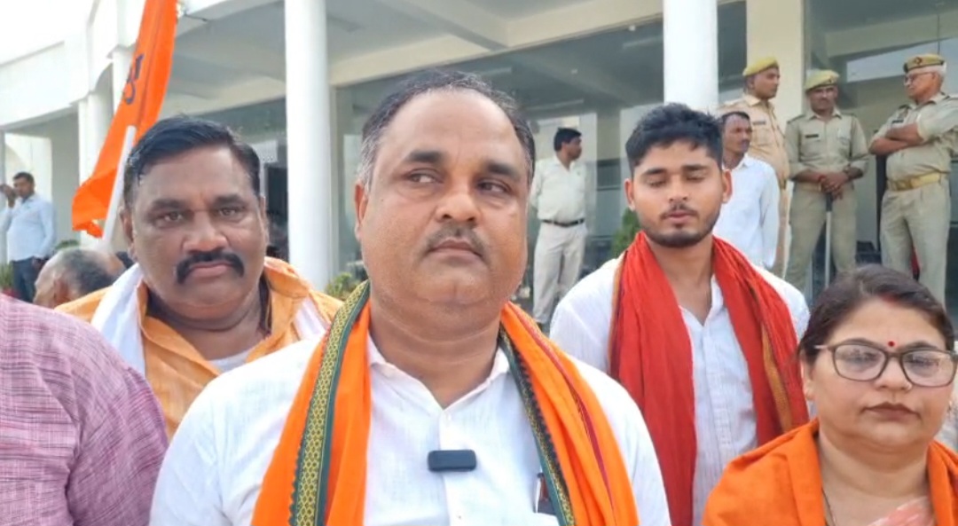 विश्व हिंदू परिषद के जिलाअध्यक्ष विश्व हिंदू परिषद के जिलाअध्यक्ष