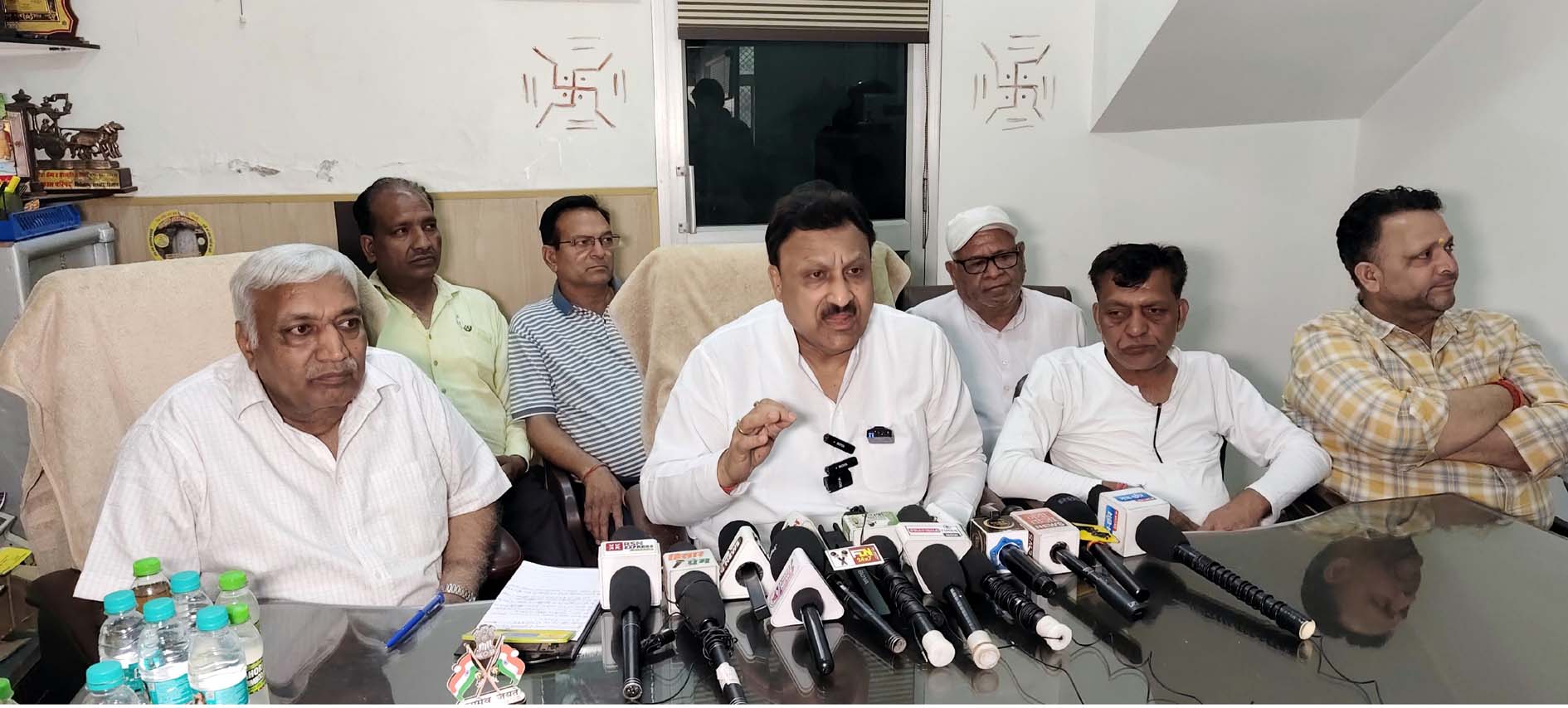 व्यापार मंडल के प्रांतीय अध्यक्ष बजरंग गर्ग पत्रकार वार्ता करते हुए। व्यापार मंडल के प्रांतीय अध्यक्ष बजरंग गर्ग पत्रकार वार्ता करते हुए।