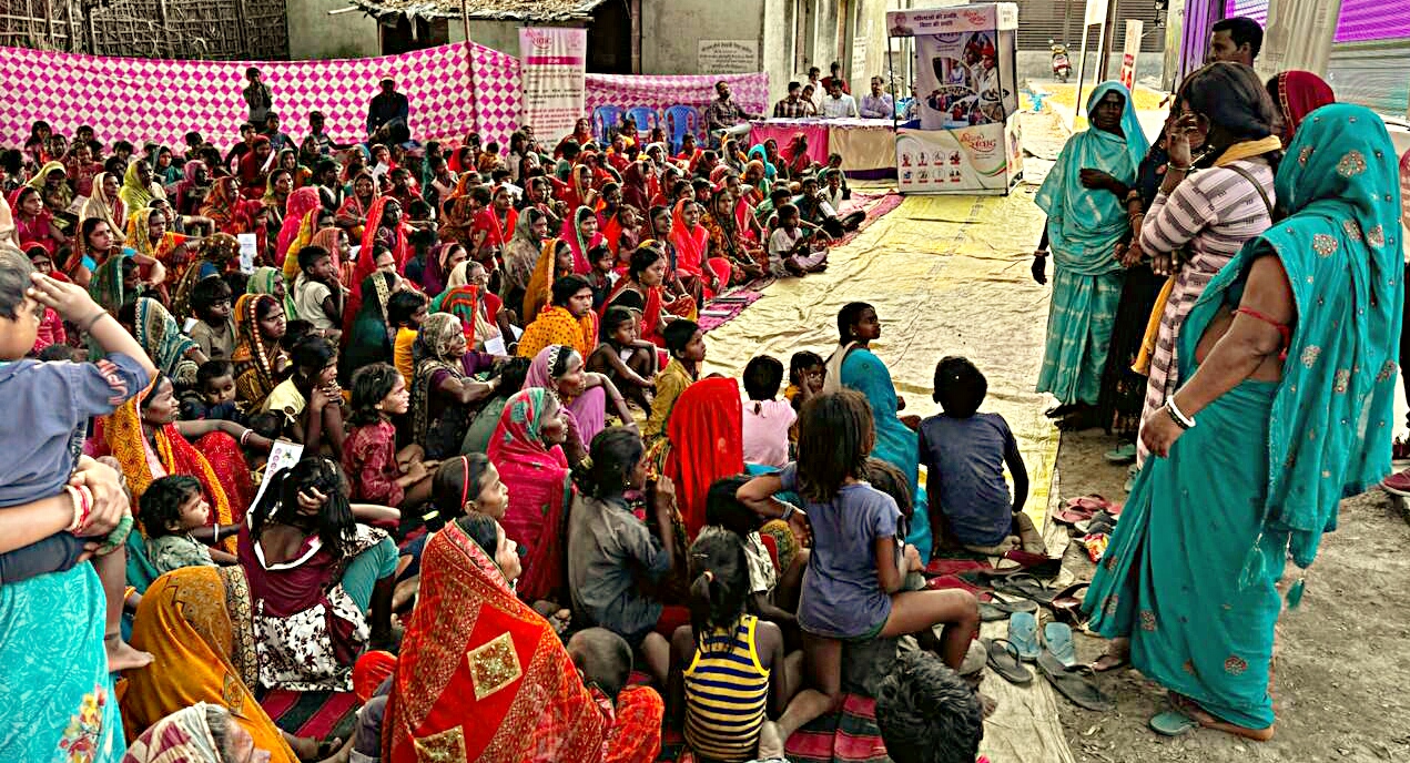 संवाद कार्यक्रम में महिलाएं संवाद कार्यक्रम में महिलाएं
