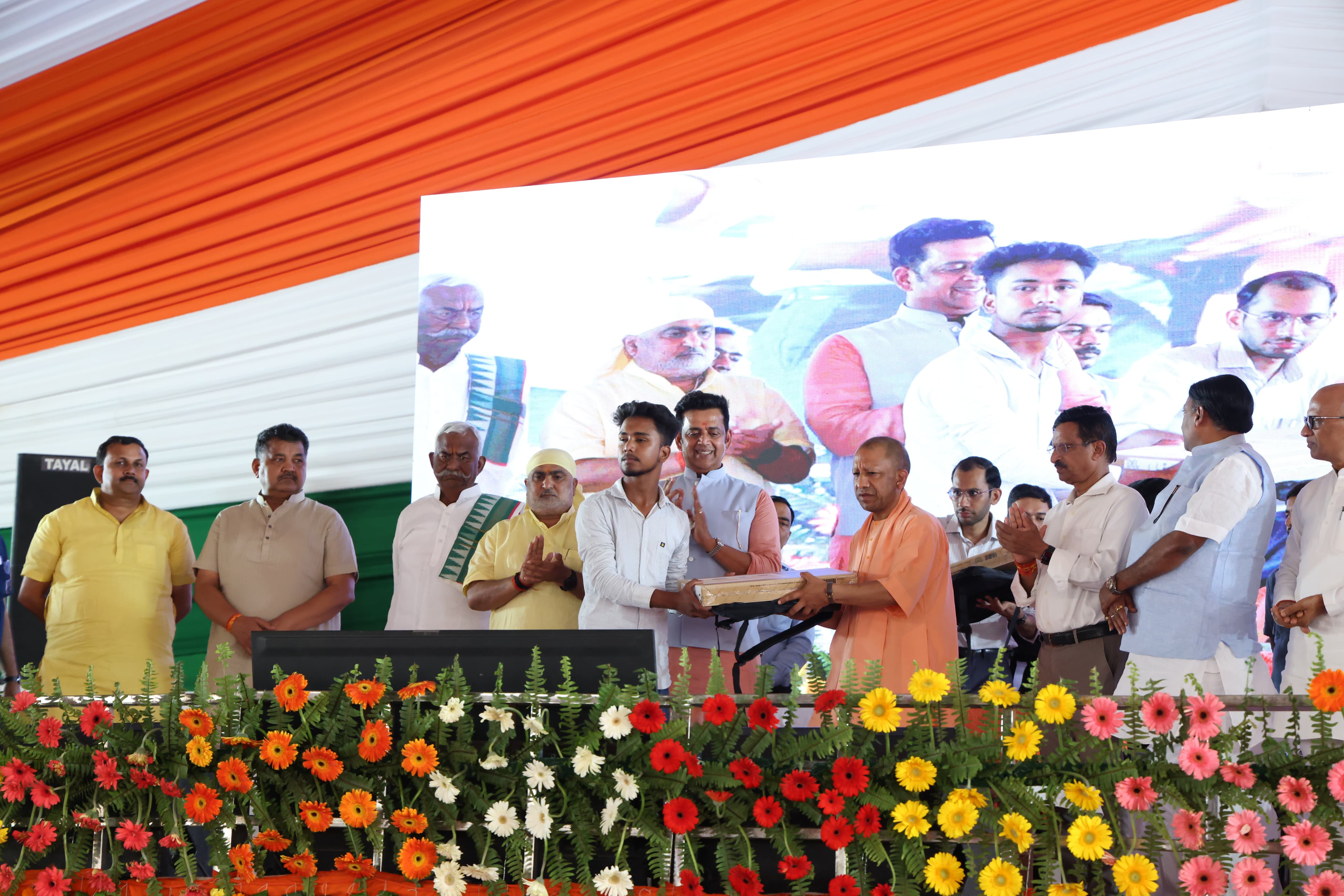 *146 विकास परियोजनाओं का किया लोकार्पण और शिलान्यास* *146 विकास परियोजनाओं का किया लोकार्पण और शिलान्यास*