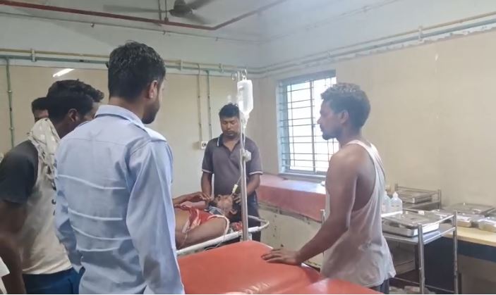 तेंदुए के हमले में चाय श्रमिक घायल तेंदुए के हमले में चाय श्रमिक घायल