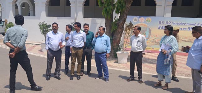 निरीक्षण करते नगर आयुक्त निरीक्षण करते नगर आयुक्त