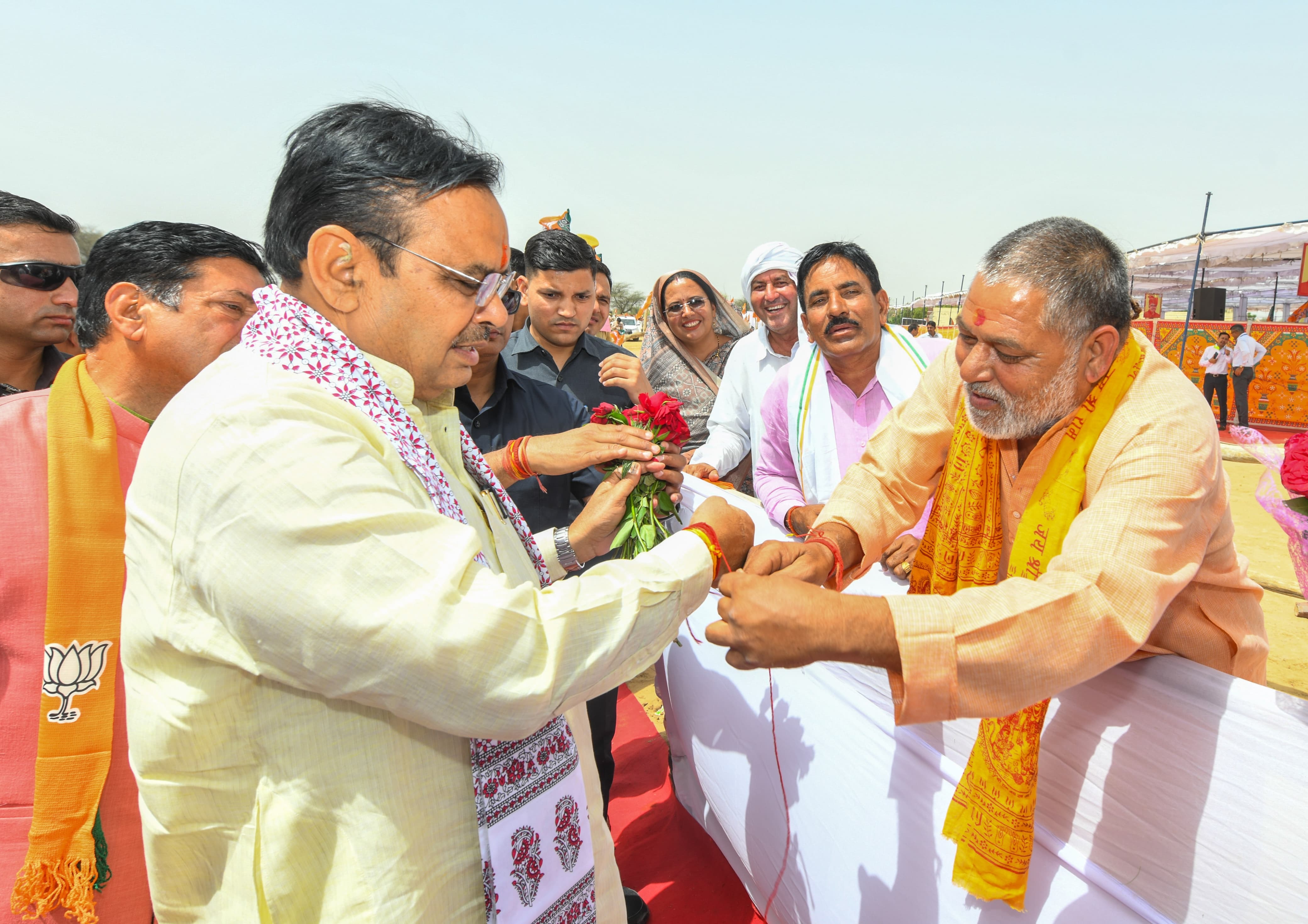मुख्यमंत्री भजनलाल शर्मा ने झुंझुनूं में की जनसुनवाई मुख्यमंत्री भजनलाल शर्मा ने झुंझुनूं में की जनसुनवाई