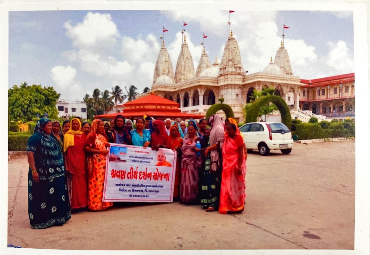 गुजरात सरकार की तीर्थ दर्शन योजना के तहत तीर्थयात्रा करते श्रद्धालु (फाइल फोटो) गुजरात सरकार की तीर्थ दर्शन योजना के तहत तीर्थयात्रा करते श्रद्धालु (फाइल फोटो)