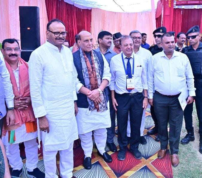 बिंदेश्वरी पाठक के मूर्ति के अनावरण समारोह में राजनाथ सिंह बिंदेश्वरी पाठक के मूर्ति के अनावरण समारोह में राजनाथ सिंह