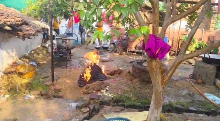 शादी घर में जलता हुआ सिलेंडर।